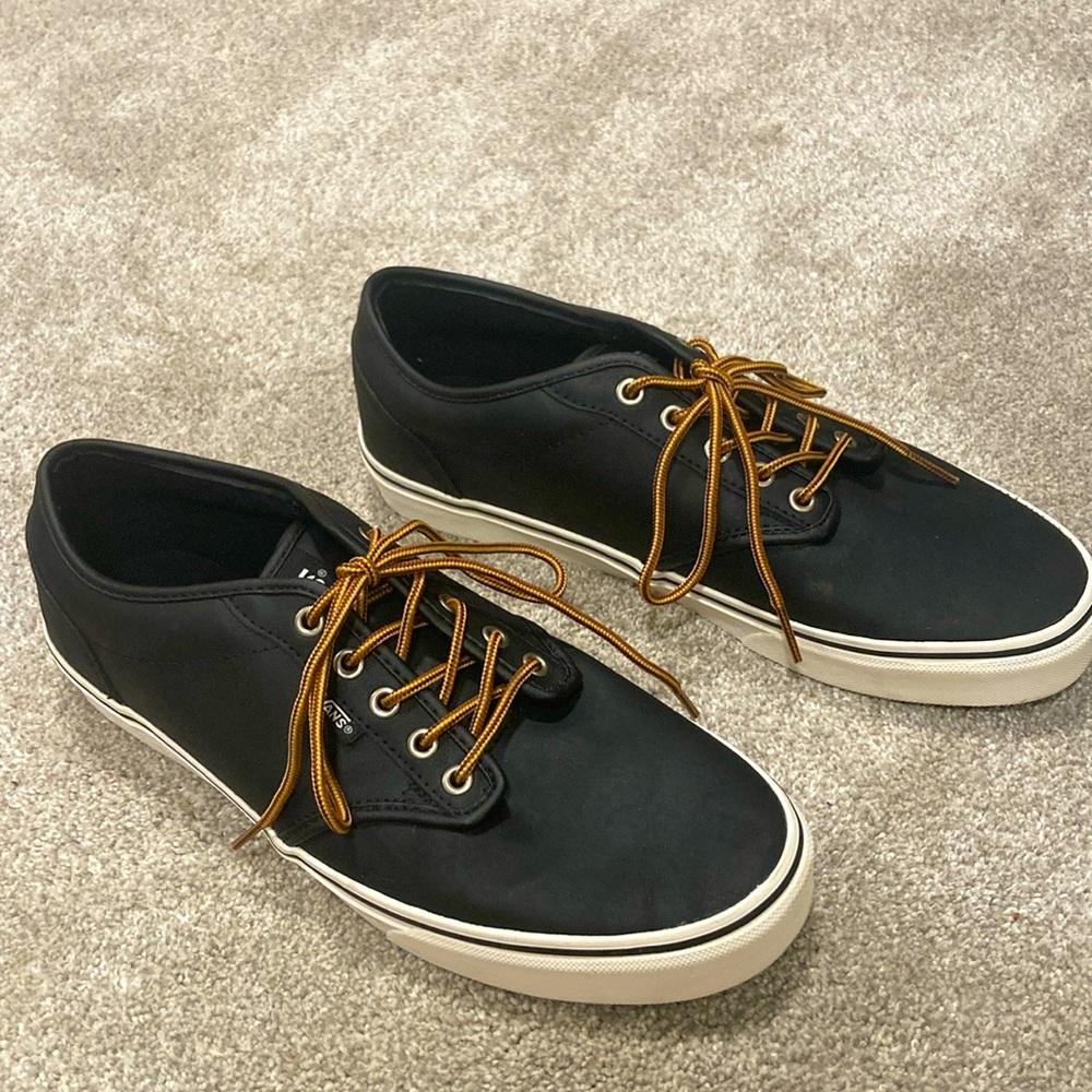 NWOT Men’s Vans Atwood leather black